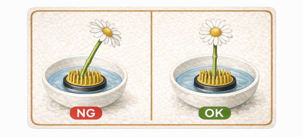 剣山に挿したガーベラの一輪挿しを2種比較